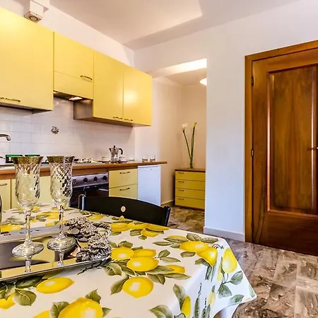 爱丽儿希尔瓦酒店 2*