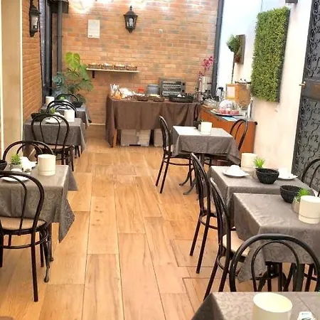 爱丽儿希尔瓦酒店 2*