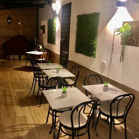 爱丽儿希尔瓦酒店 2*