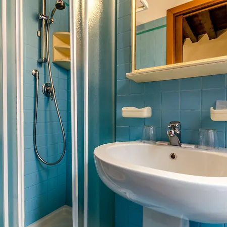 酒店 爱丽儿希尔瓦酒店 2*