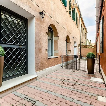 爱丽儿希尔瓦酒店 酒店 2*