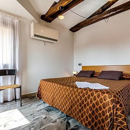 Ariel Silva Hotel Veneza