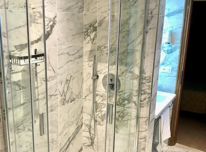 Ariel Silva 2* Velence