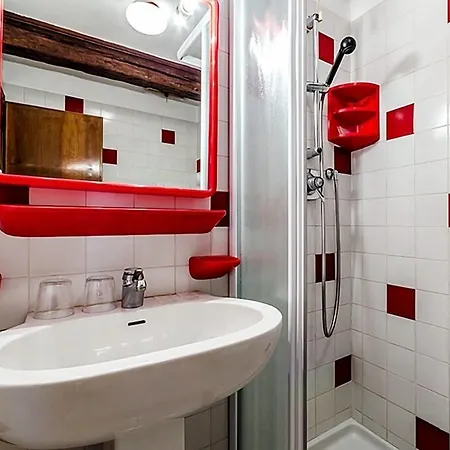 Ariel Silva Hotel 2*