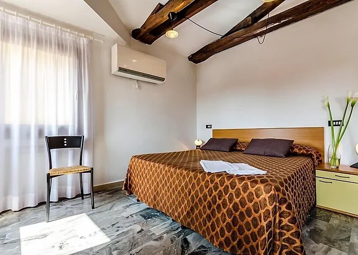 Ariel Silva Hotel Venise