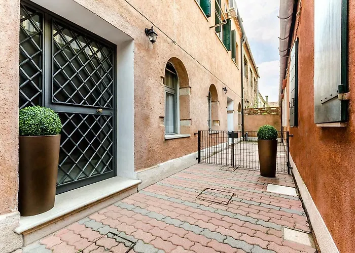 Ariel Silva Hotel 2*